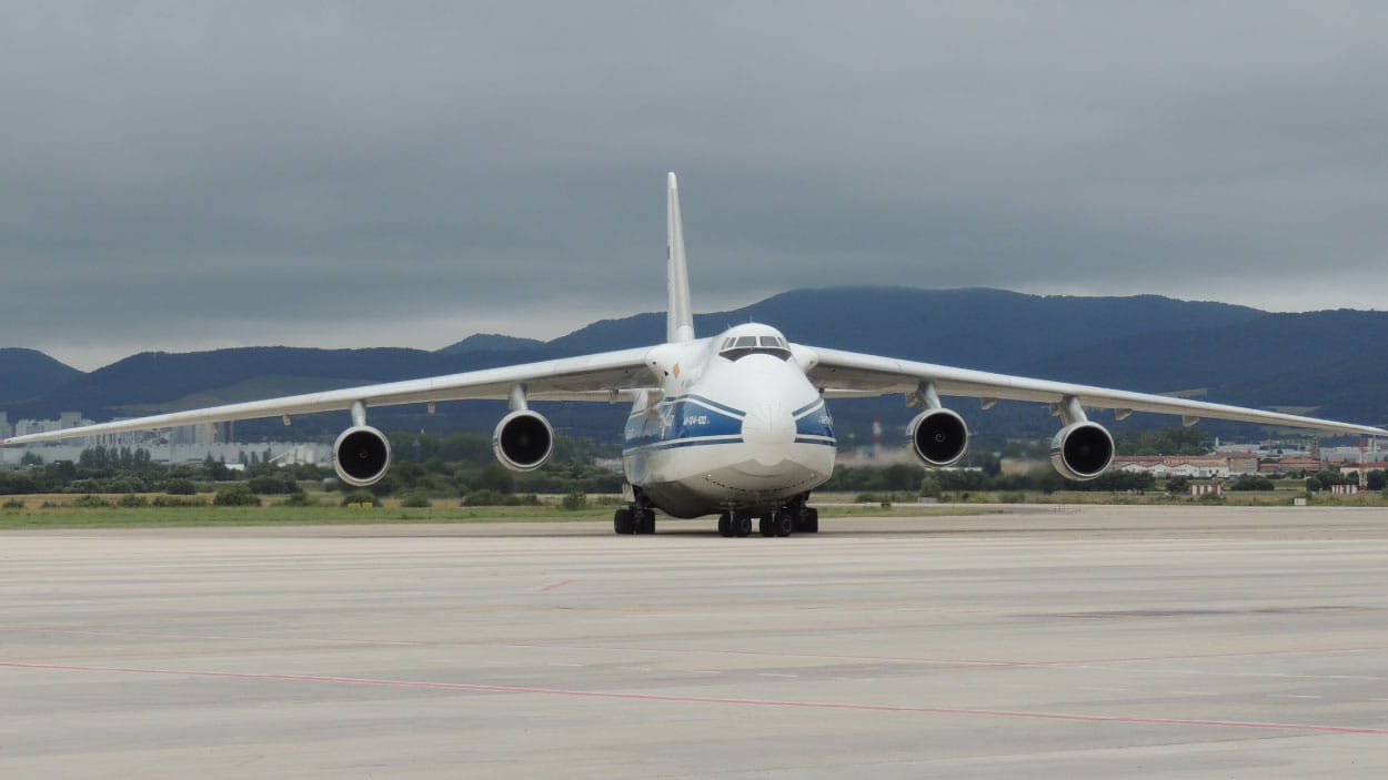 transporte aeropuerto vitoria antonov 124